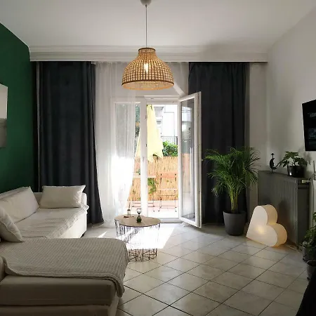 Apartment Bright Steps From The Sea *