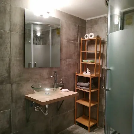 Bright Steps From The Sea Apartmán