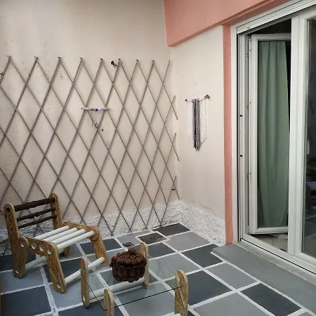 Apartment Bright Steps From The Sea